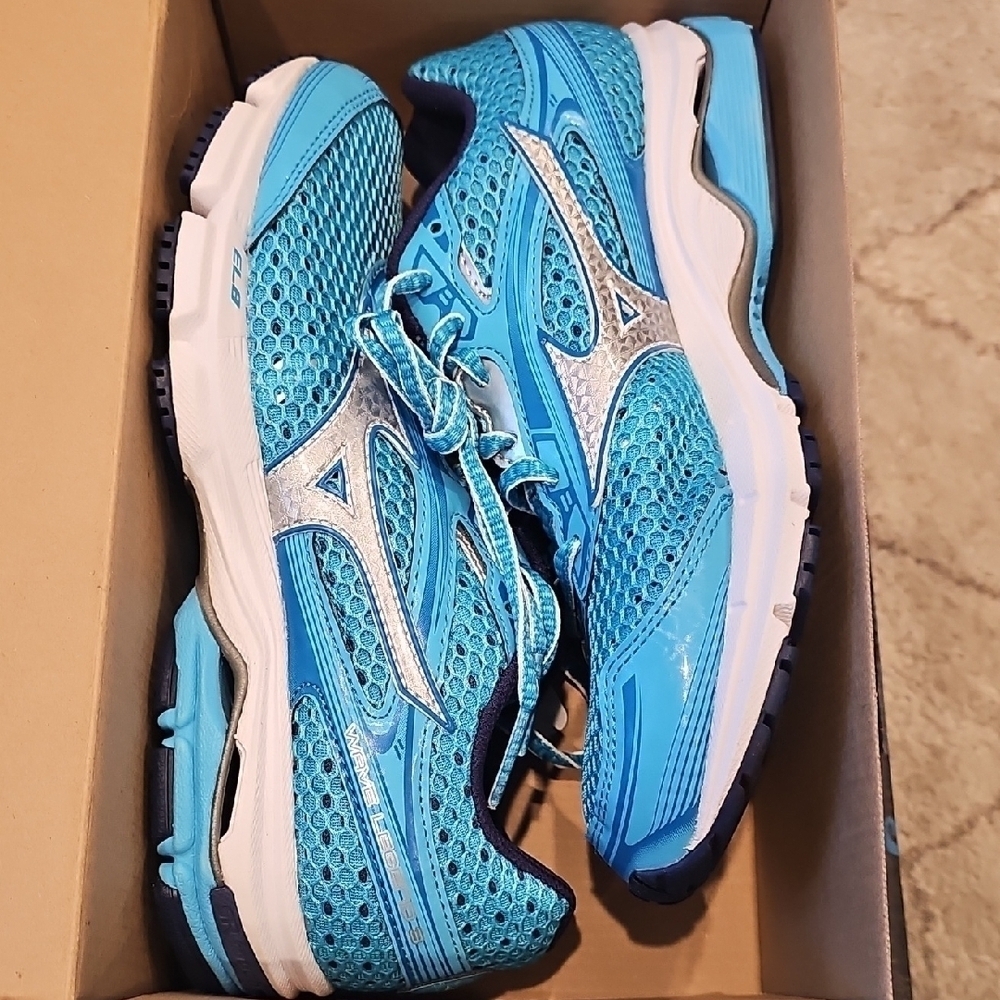 Mizuno Wave Legend 3 Shoes Sz 6.5W